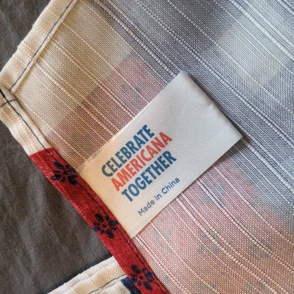 Patriotic Dinner Napkins - Picture 2 of 4